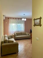 Comfy One-bedroom Flat in Golem, 1BR, 2 Sofas - B&B Golem