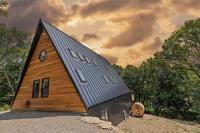 Aframe River Retreat, Sauna, Hot Tub, Workspace, New Build! - B&B Beloit