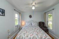 Habitación con cama grande