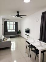 TuR10-Oppesite Pisa Stadium-1min-FoodCourt-MiniMarket - B&B Bayan Lepas