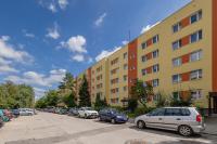 Przytulny Apartament z 3 sypialniami z Biurkiem do Pracy Zdalnej by Noclegi Renters - B&B