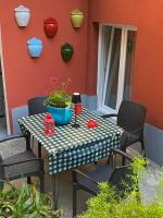 Casa vacanza in villa con piscina, giardino e posto auto - Chambres d’hôtes