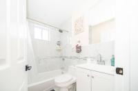 Tranquil 3BR Boston Apt w Balcony, Parking, Bathtub near Franklin Park Zoo 303 - Chambres d'hôtes Boston
