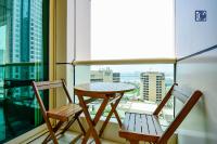 Luxury Escapes - Furnished studio with balcony in Royal Oceanic - B&B