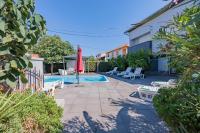 Crowonder Lucky Holiday House with Pool and Patio 30 meters from the Beach - B&B Zara