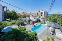 Crowonder Lucky Holiday House with Pool and Patio 30 meters from the Beach - B&B Zara