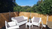 Bijou Coastal Apartment in Polperro With Hot Tub, Onsite Parking 5 min Downhill Walk To Village - Chambres d'hôtes Polperro