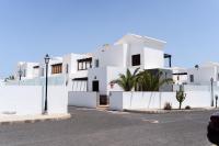Beautiful and luxurious villa with heated pool and free Wi-Fi in Playa Blanca. - Chambres d'hôtes Playa Blanca