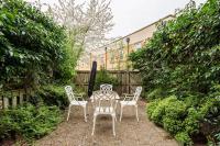 Spacious Stylish House,R/way Museum,Parking,Garden - Chambres d’hôtes