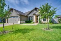 Bryan Home with Covered Patio 6 Mi to Texas AandM! - Chambres d’hôtes
