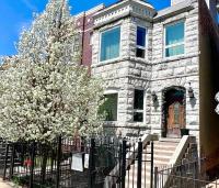 The Banksy 4 bedroom King bed - Firepit Rooftop near United Center - Bed and Breakfast
