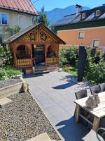 XXL Cosy apartments Villa Goisern, centre with mountain view - B&B Bad Goisern am Hallstättersee