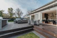 Bel Air Mansion - Sleeps 15 Villa - Bed and Breakfast Christchurch