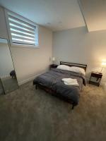 Luxurious Basement Apartment Near 401 and Hospital - Chambres d’hôtes London