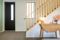 Relax in Designer Luxury at Central City Townhouse - B&B