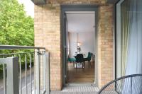 Modern 2 Bedroom Apartment Steps from Vauxhall St - Bed and Breakfast Londen