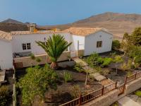 Casa Amaya - Spacious House with Pool, Large Garden, BBQ, 2 Terraces, and Ideal Location - B&B El Charco