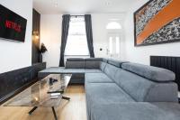 Midnight Manor-High Speed Wi-Fi-Cinema Room-Sleeps6 - B&B Leigh