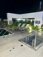 Apartamento novo, praia de Bombas a uma quadra do mar, com piscina aquecida - Bed and Breakfast Bombinhas