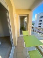 Cosy Apartment, 1 Min Walk to Beach, Heart of Juan-les-Pins - Chambres d'hôtes Juan-les-Pins
