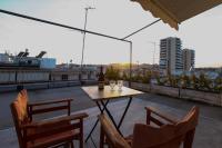 Loft condo next to metro station. Amazing view! - B&B Athens