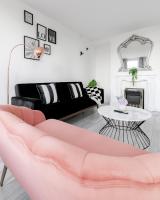 3BR Off A13 , Sleeps 6, 2mins to Langdon DLR,Free Parking - B&B London