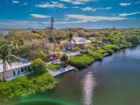 Heated Pool, Dock, on Lagoon, Turtle Beach 1 mile and Crescent Beach 2 miles, 1bdr - B&B