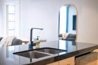 Deluxe One-Bedroom Apartment