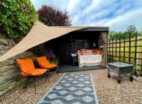 Cromford Garden Glamping Hut Peak District - B&B