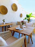 PALAZZO CAVÌ - B&B Mola di Bari