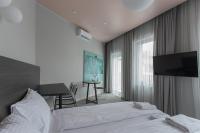 One-Bedroom Apartment with Balcony