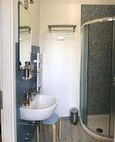 Dreibettzimmer mit eigenem Bad