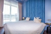 One-Bedroom Apartment with Pool View