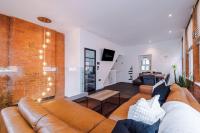 Incredible 3Bed Townhouse, Rooftop Patio, Sleeps 6 - Chambres d’hôtes Manchester