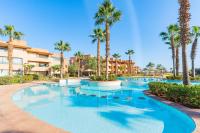 Bright 2BR Apt . Pool . Golf Resort . Netflix