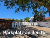 FeWo Urban Gotha-Apartment Friedenstein- Am Schlosspark- Parken an der der Tür- Barrierefrei, 900 Meter zum Bahnhof - Wallbox - Chambres d'hôtes Gotha