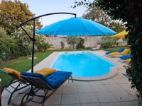maisonnette avec piscine la picholine - B&B