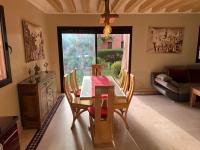 Appartement élégant avec vue sur piscine jardin verdoyant et wifi ultra rapide - B&B Marrakech