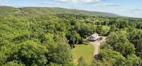 Trailblazer Lodge - Upscale, hot tub, trail, game room, wifi, fire pit, bar, pool table, king bed, view, pet friendly - B&B
