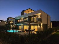 Villa Centinera mit Pool in Meernähe - B&B