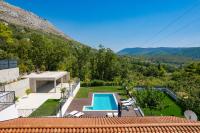 Villa Florinda with Pool and Prime Location near Split - B&B Srinjine