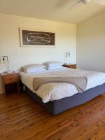 One Bedroom Cottage - Grevillea Deluxe Cottage