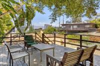 Hollywood Hills Walk to Universal City Views - B&B