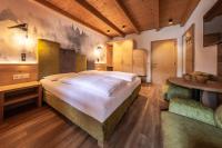 Two-Bedroom Deluxe Apartment with Balcony