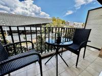Newly renovated apartment, 6 mins to the beach - B&B
