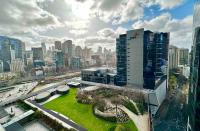 Freshwater PL - Stylish City View Apartment with Balcony and River Views - B&B Melbourne