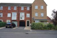 Spacious 4 Bedroom, 3 Bath House by Jesswood Properties Contractors, Business and Leisure with Free Parking and WIFI - Bed and Breakfast