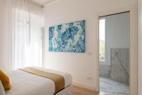 Two-Bedroom Apartment with Balcony - Piazza San Nazaro in Brolo 15