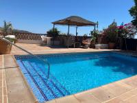 Villa with swimming pool and nature - Bed and Breakfast