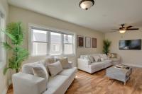 Walk to Metra Pet-Friendly Blue Island Apt - B&B